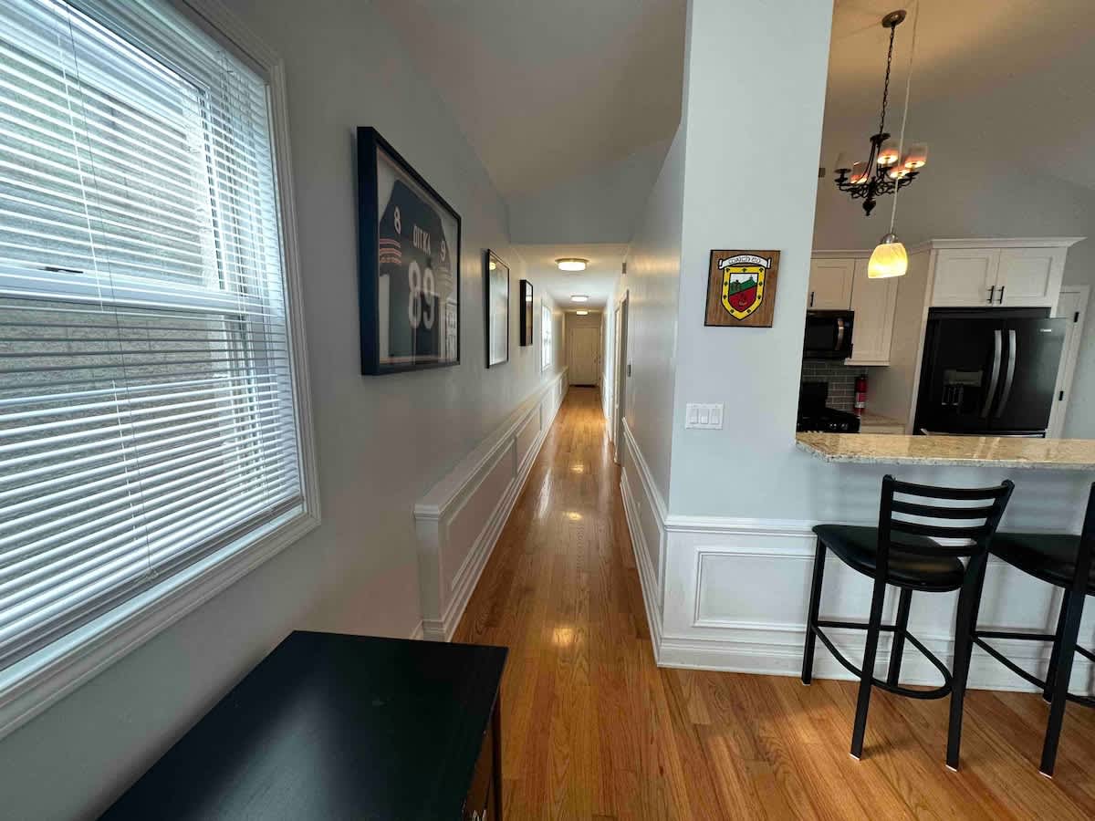2-Bed 2-Bath Apt | close to UC w/ Free Parking - Picture 9