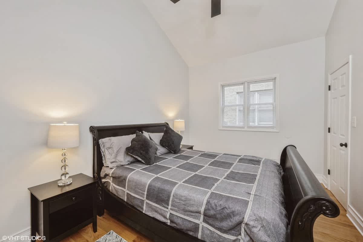 2-Bed 2-Bath Apt | close to UC w/ Free Parking - Picture 10