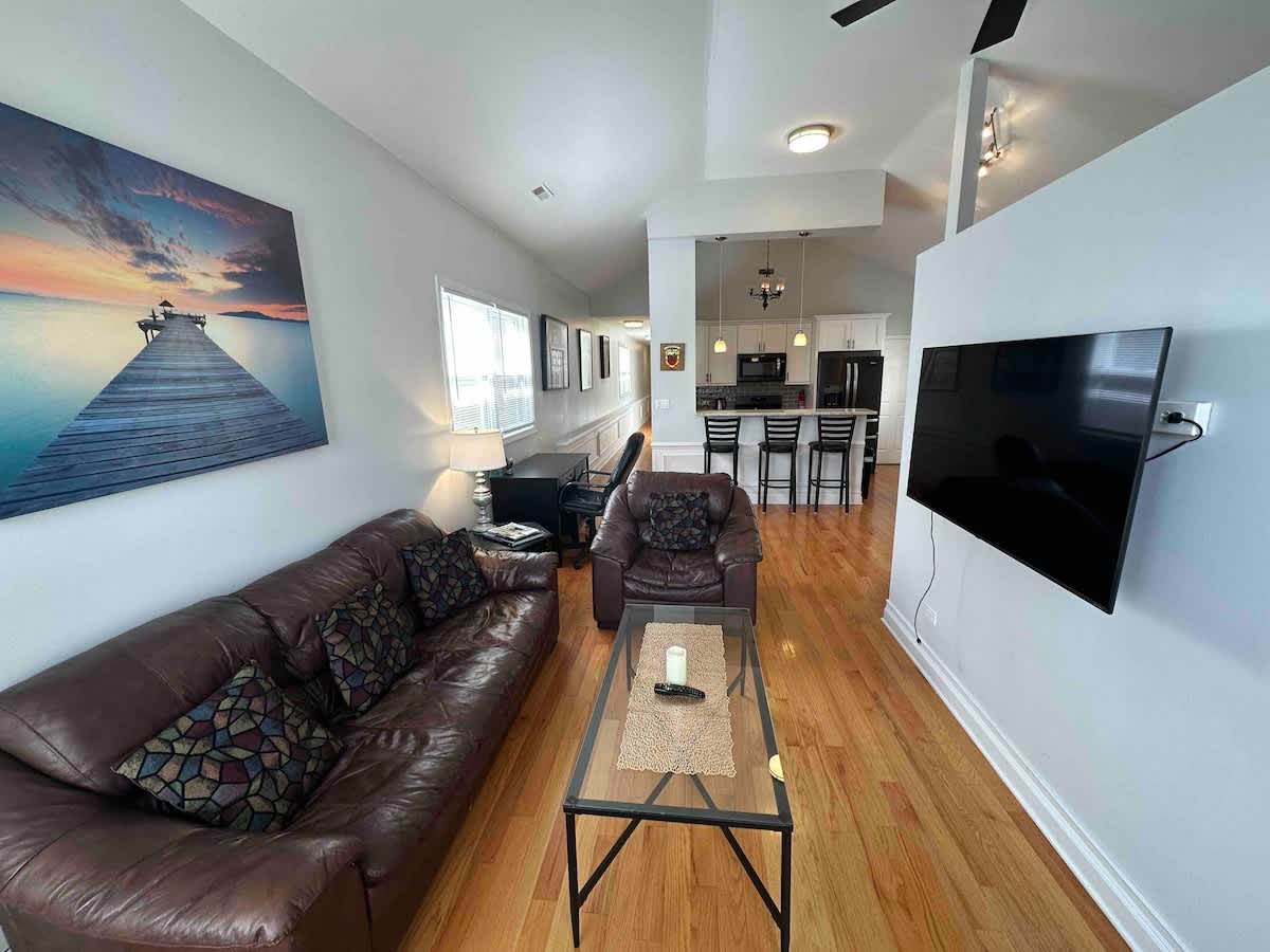 2-Bed 2-Bath Apt | close to UC w/ Free Parking - Picture 7