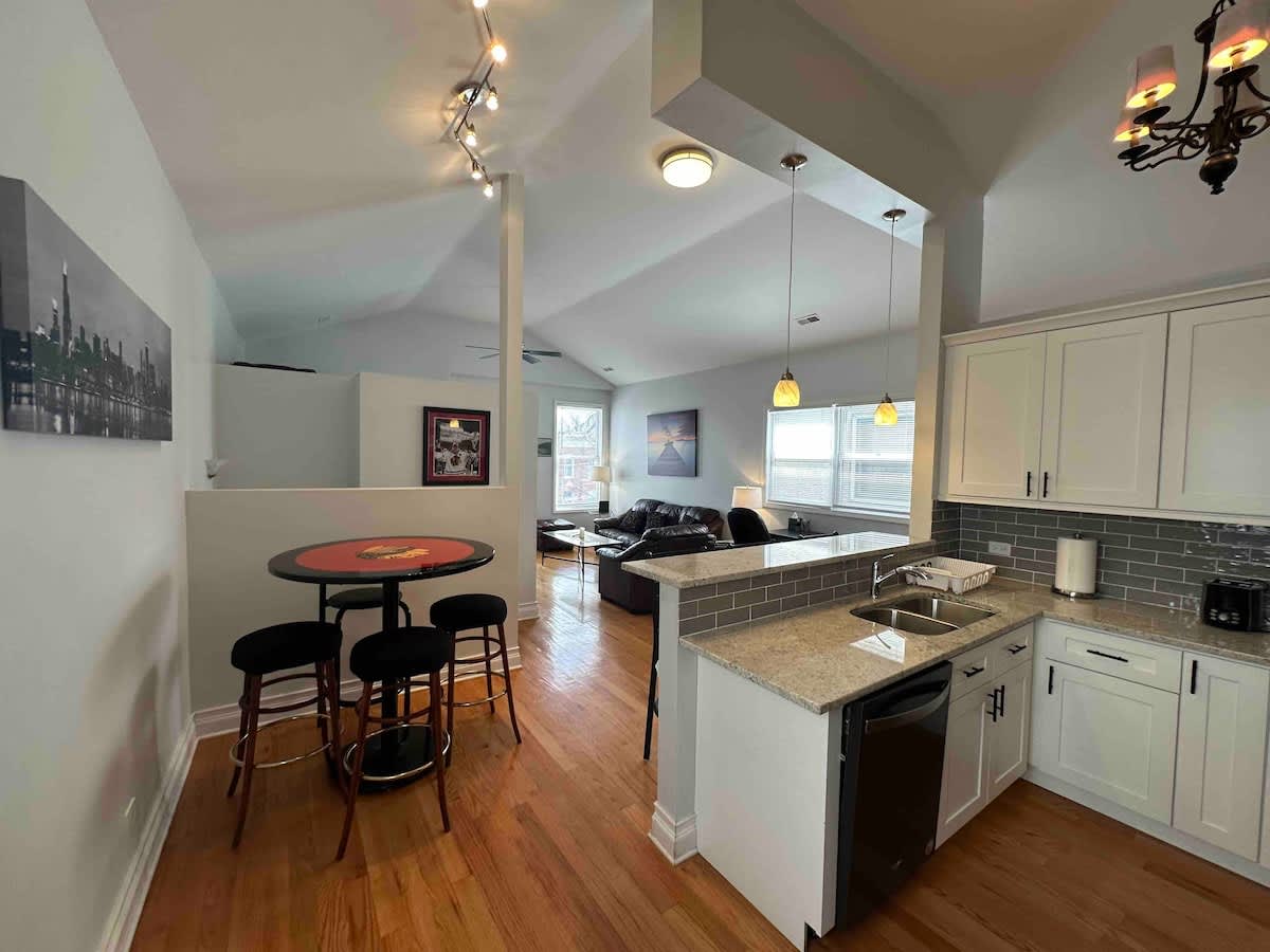 2-Bed 2-Bath Apt | close to UC w/ Free Parking - Picture 5