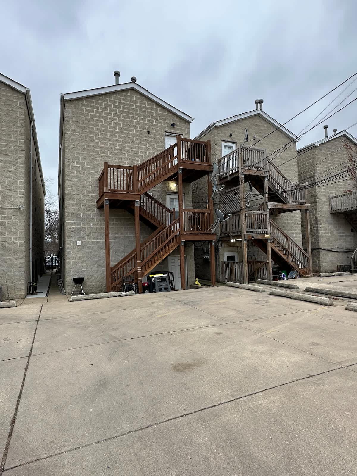 2-Bed 2-Bath Apt | close to UC w/ Free Parking - Picture 16