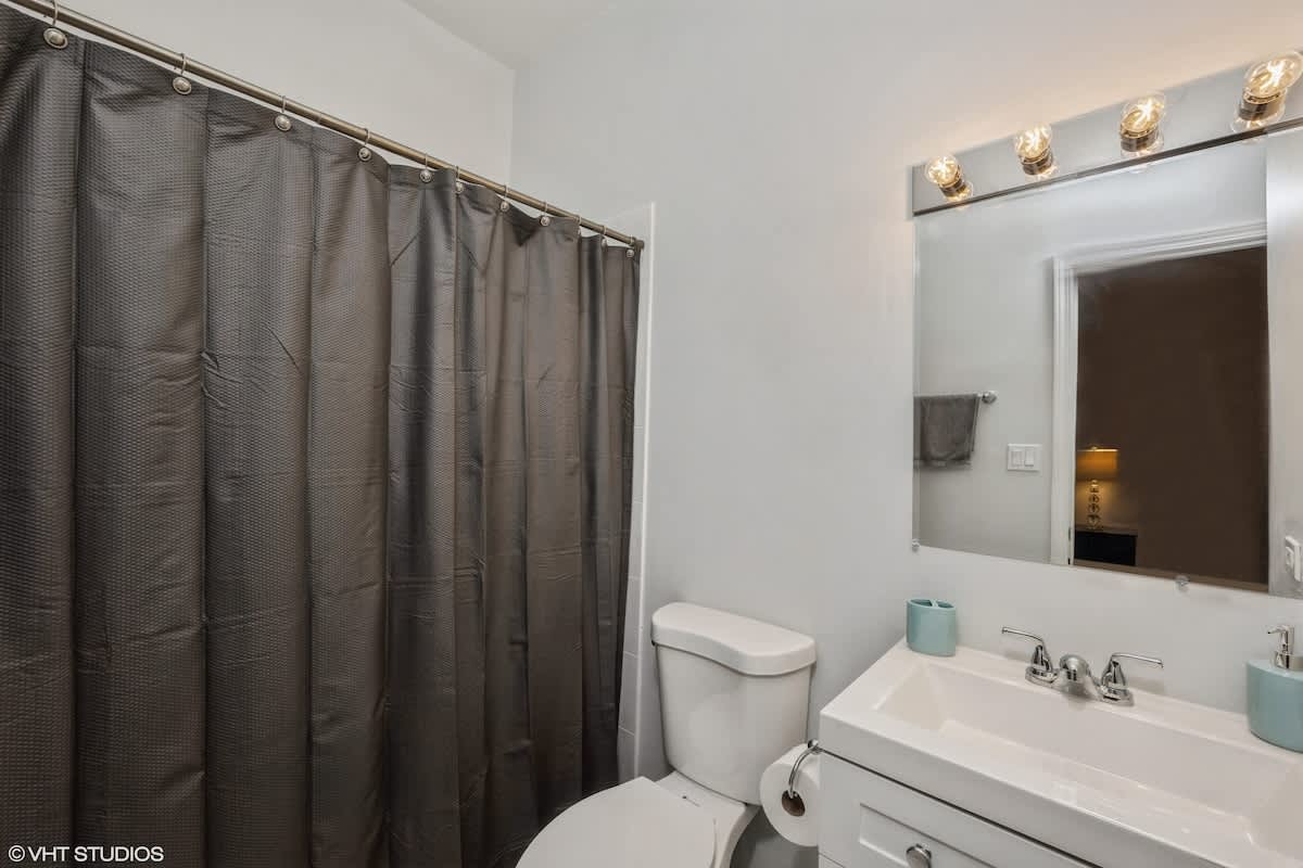 2-Bed 2-Bath Apt | close to UC w/ Free Parking - Picture 13