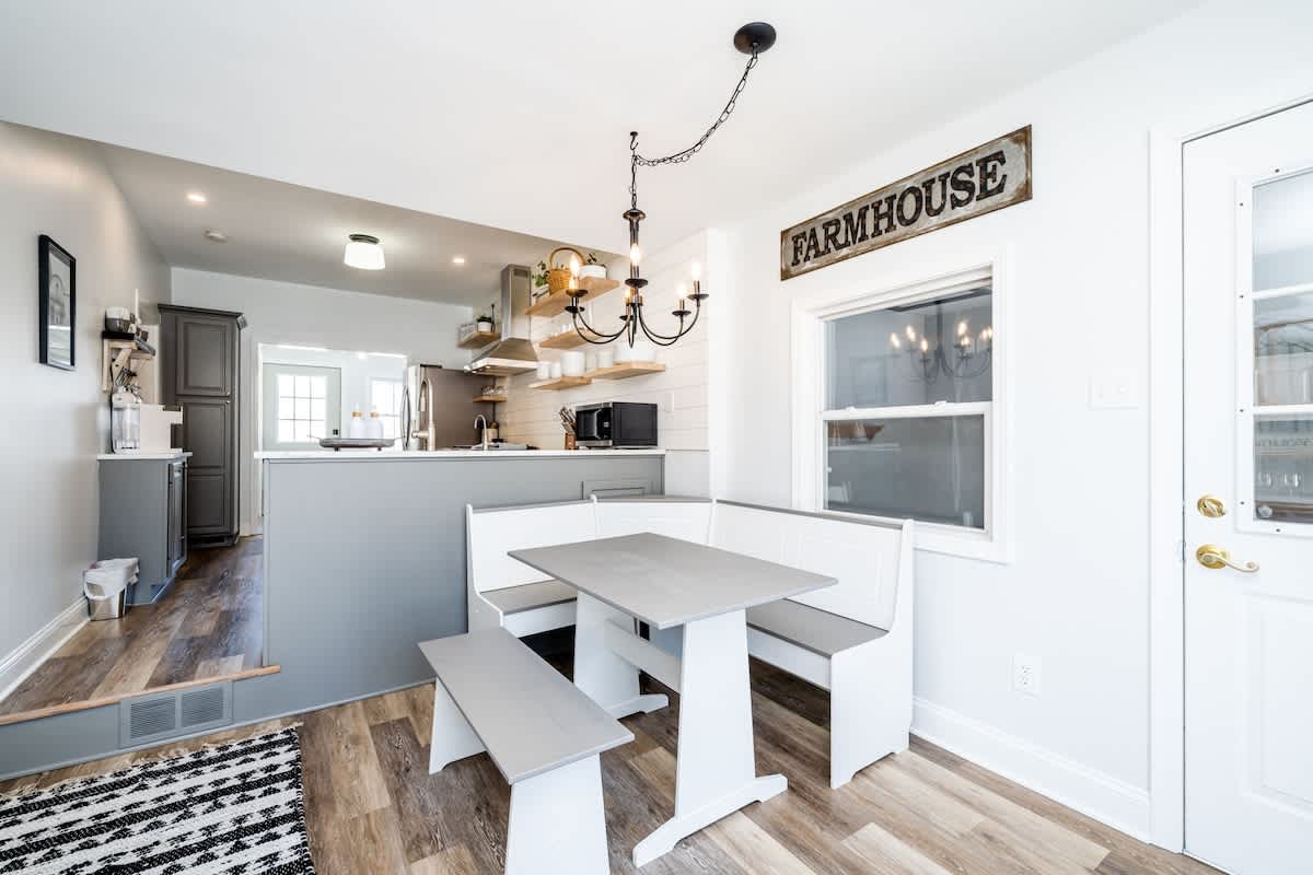 Elm St Retreat - 3 Min walk to Downtown Three Oaks