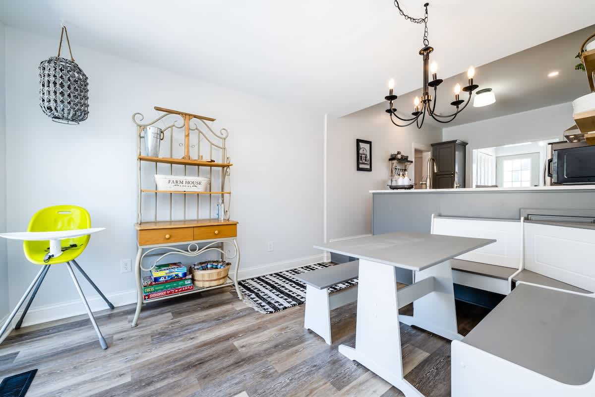 Elm St Retreat - 3 Min walk to Downtown Three Oaks