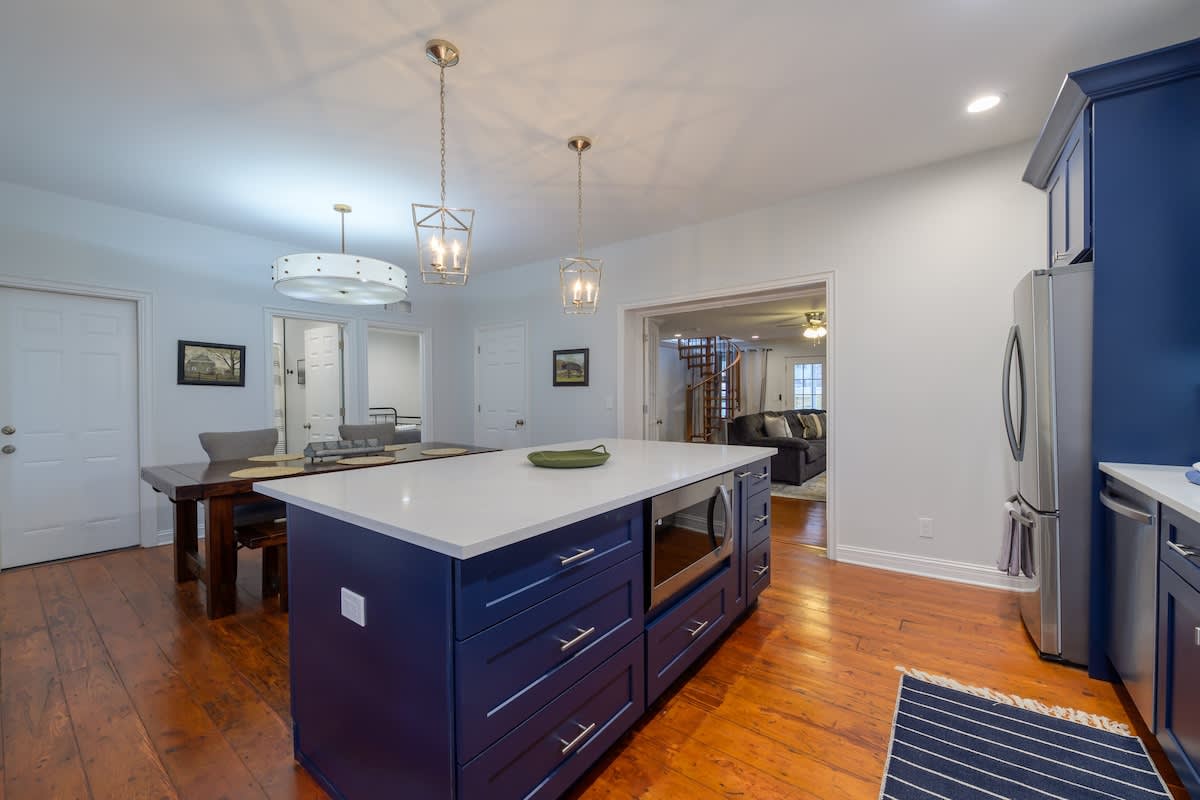 6-Guest Apt Steps to Journeyman & Downtown 3 Oaks! - Picture 13