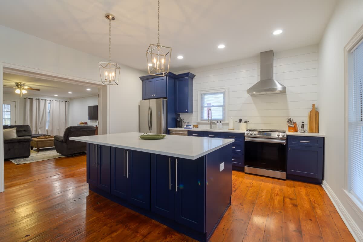 6-Guest Apt Steps to Journeyman & Downtown 3 Oaks! - Picture 11