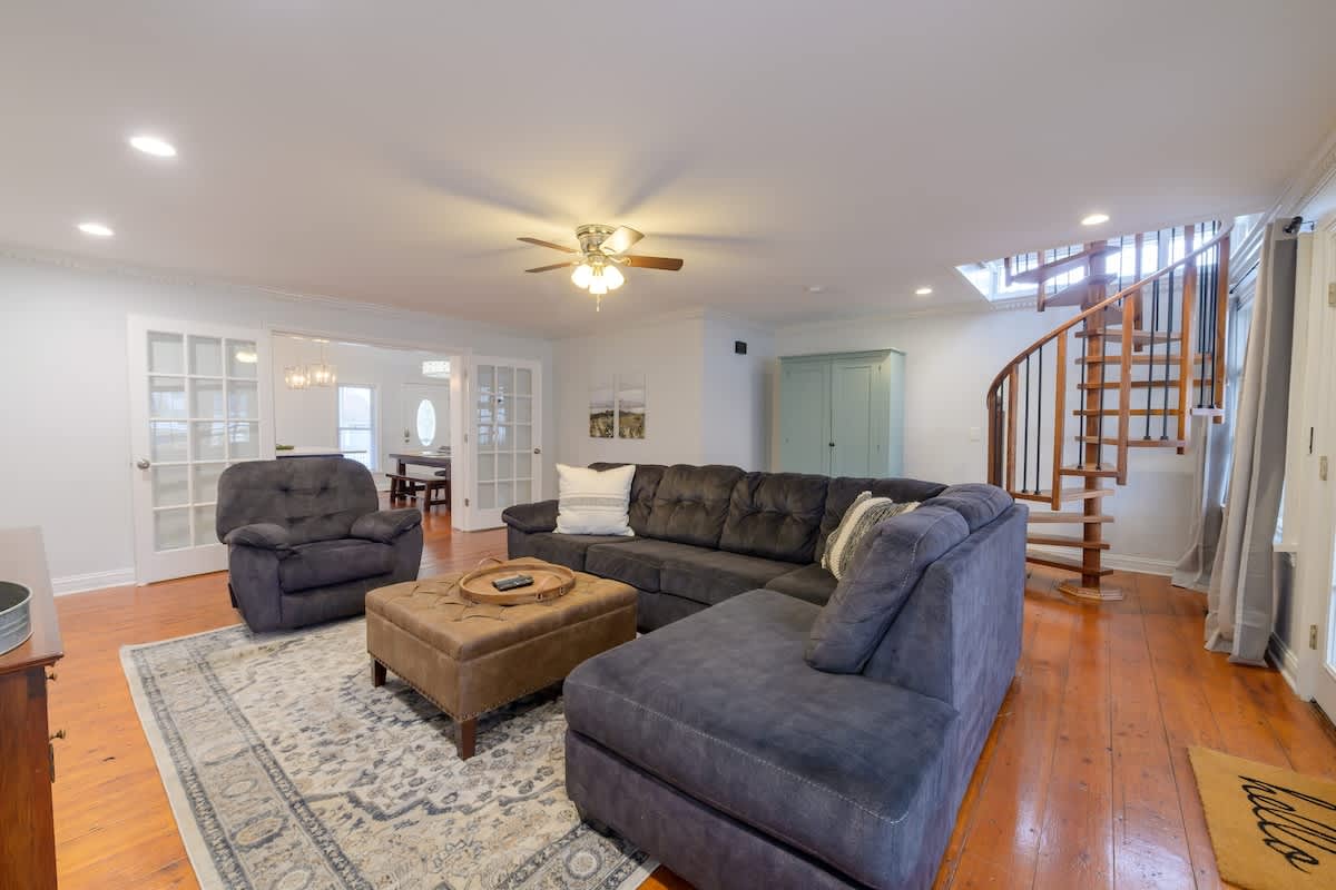6-Guest Apt Steps to Journeyman & Downtown 3 Oaks! - Picture 20
