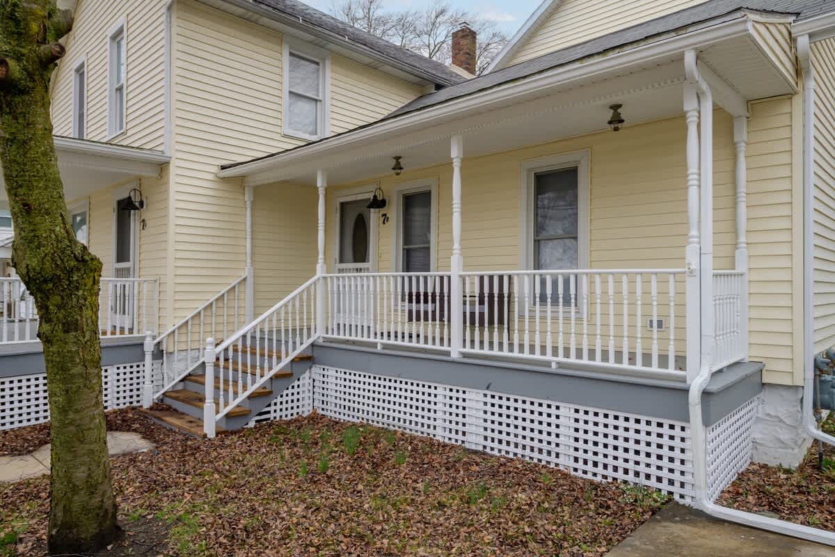 6-Guest Apt Steps to Journeyman & Downtown 3 Oaks! - Picture 4