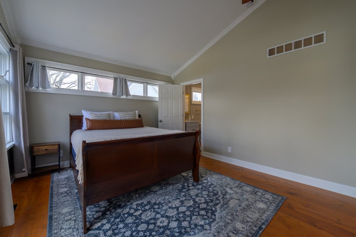 6-Guest Apt Steps to Journeyman & Downtown 3 Oaks! - Picture 26