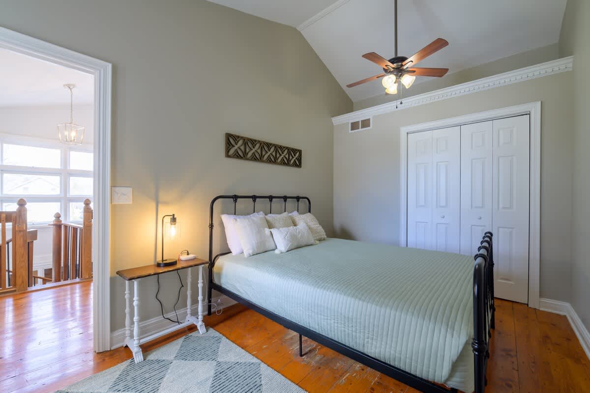 6-Guest Apt Steps to Journeyman & Downtown 3 Oaks! - Picture 24