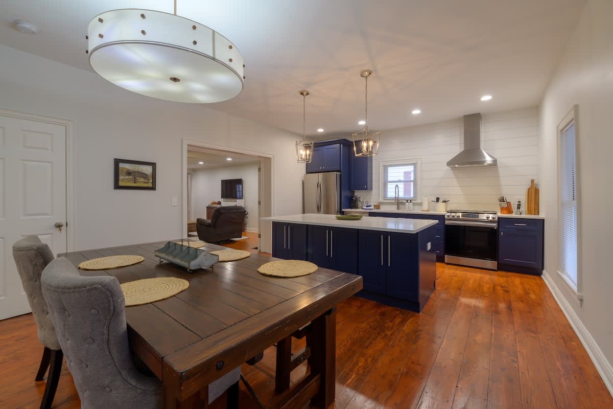 6-Guest Apt Steps to Journeyman & Downtown 3 Oaks! - Picture 9