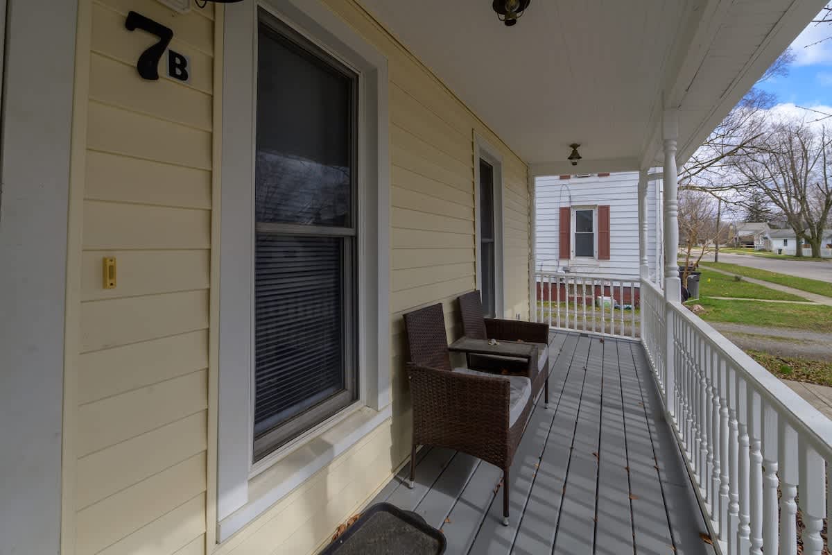 6-Guest Apt Steps to Journeyman & Downtown 3 Oaks! - Picture 5