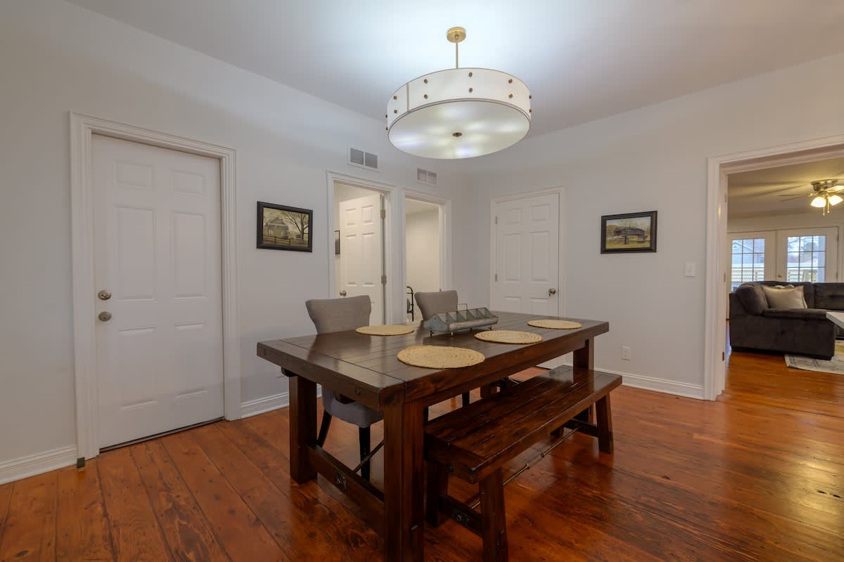 6-Guest Apt Steps to Journeyman & Downtown 3 Oaks! - Picture 6