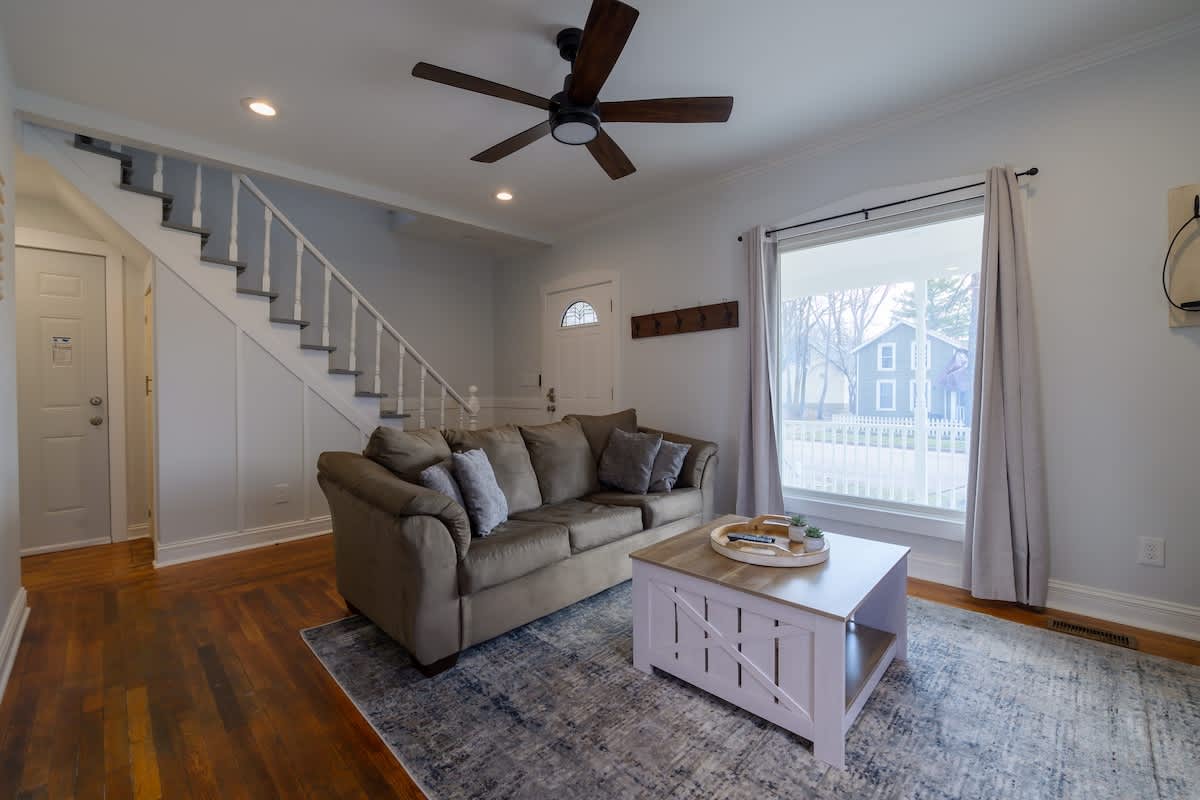 4 Guest Apt Steps to Journeyman & Downtown 3 Oaks - Picture 4