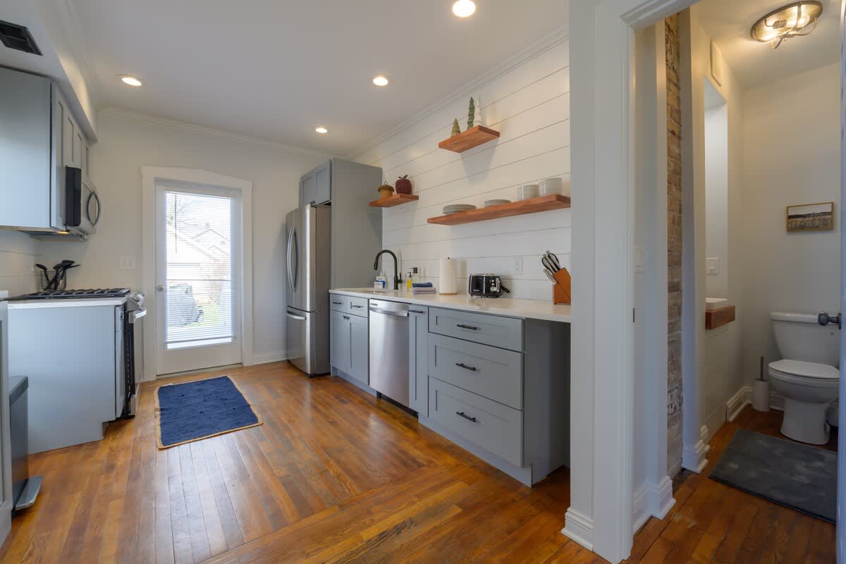 4 Guest Apt Steps to Journeyman & Downtown 3 Oaks - Picture 10