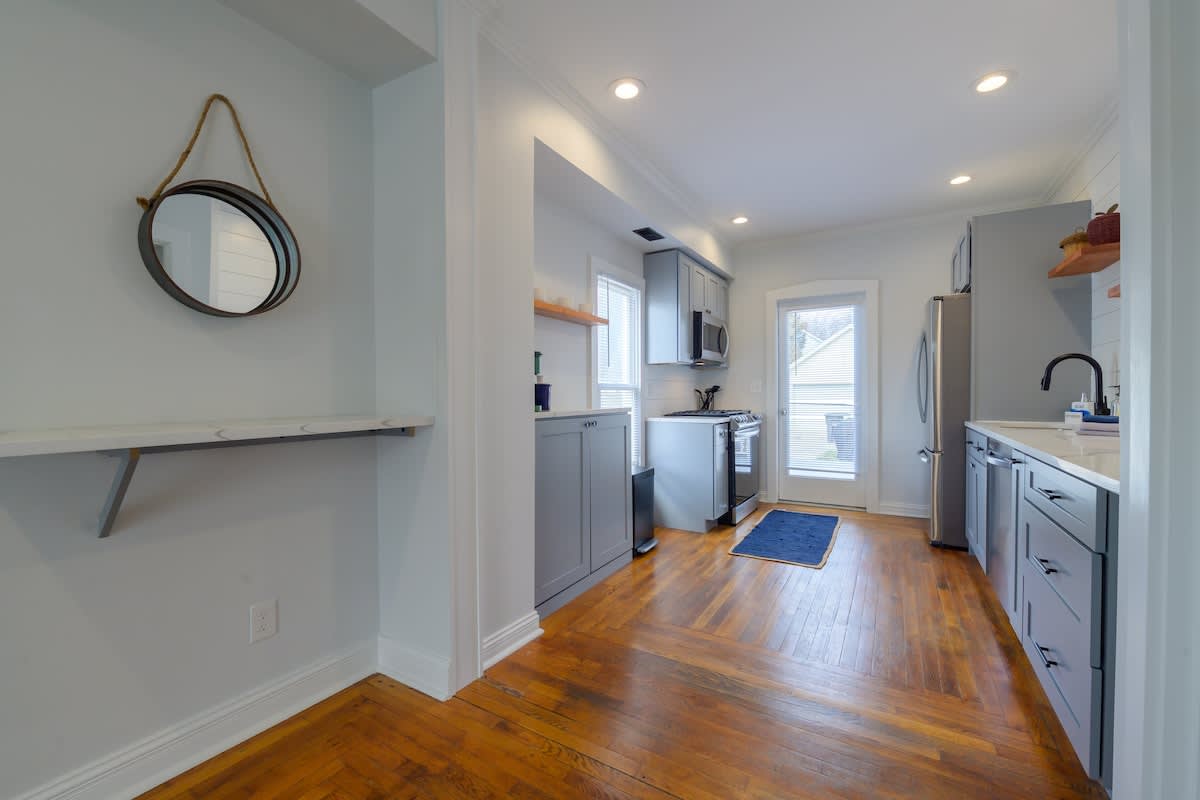 4 Guest Apt Steps to Journeyman & Downtown 3 Oaks - Picture 8