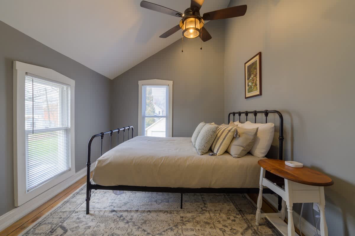 4 Guest Apt Steps to Journeyman & Downtown 3 Oaks - Picture 19