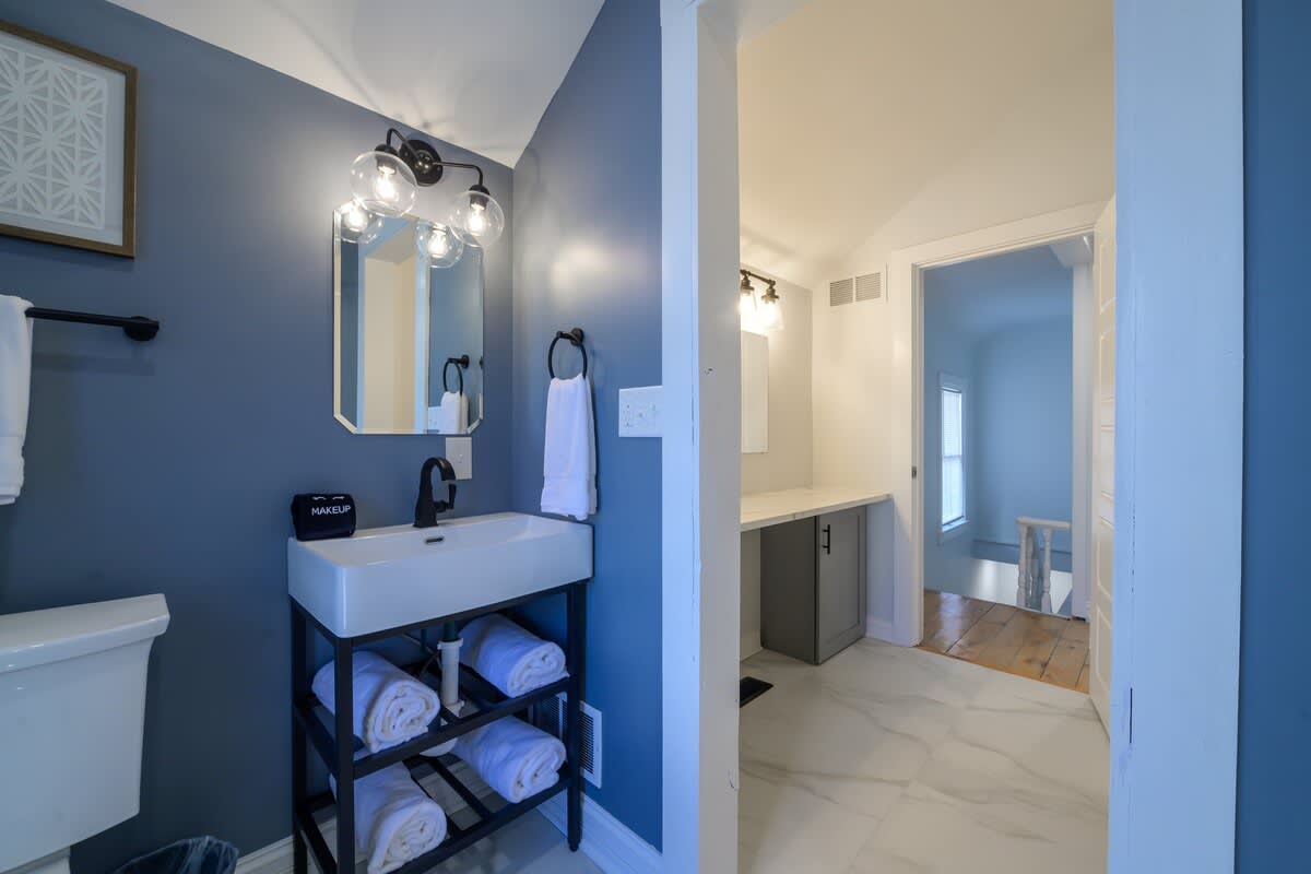 4 Guest Apt Steps to Journeyman & Downtown 3 Oaks - Picture 21