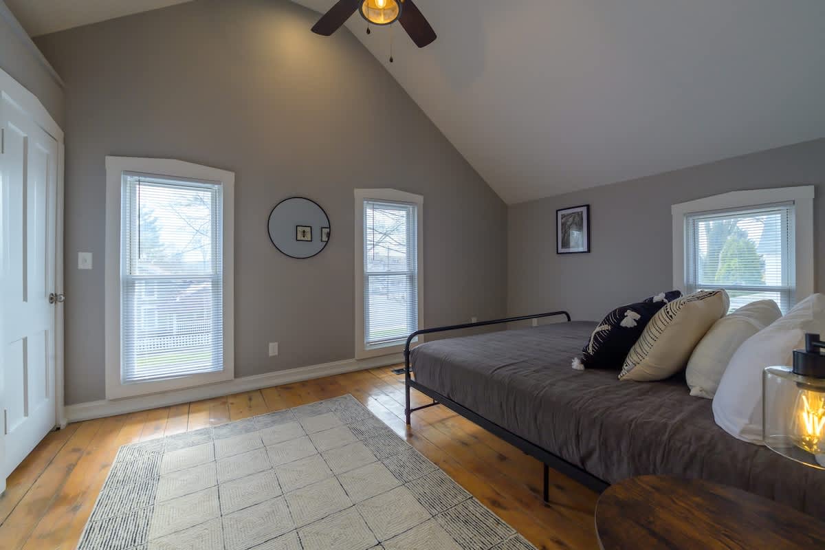 4 Guest Apt Steps to Journeyman & Downtown 3 Oaks - Picture 17