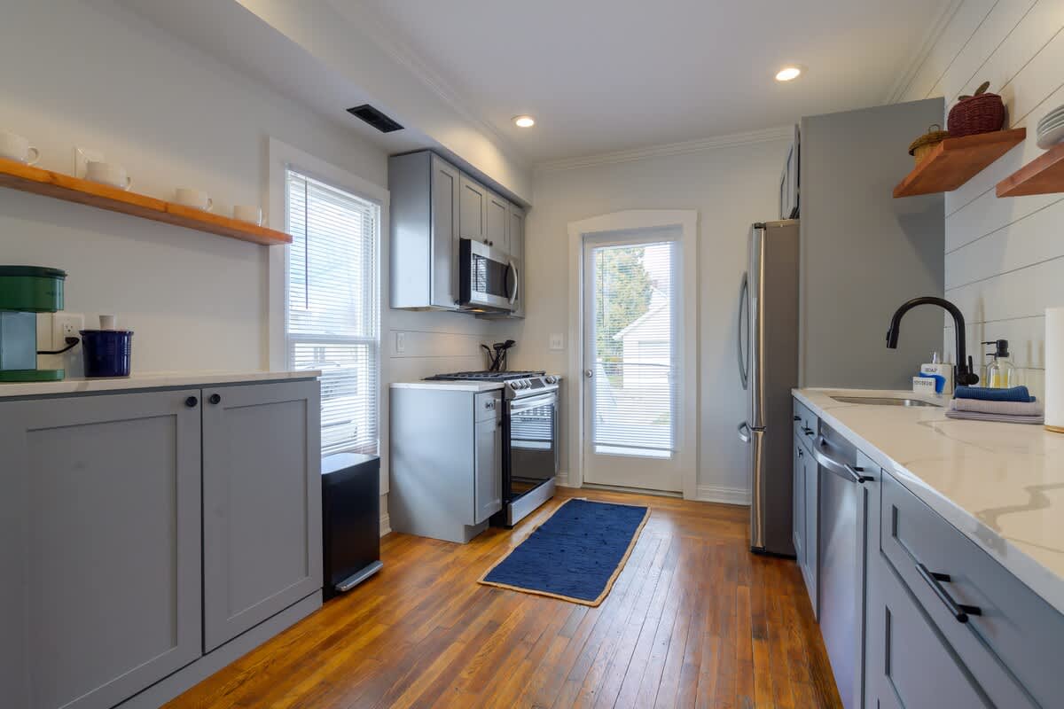 4 Guest Apt Steps to Journeyman & Downtown 3 Oaks - Picture 9