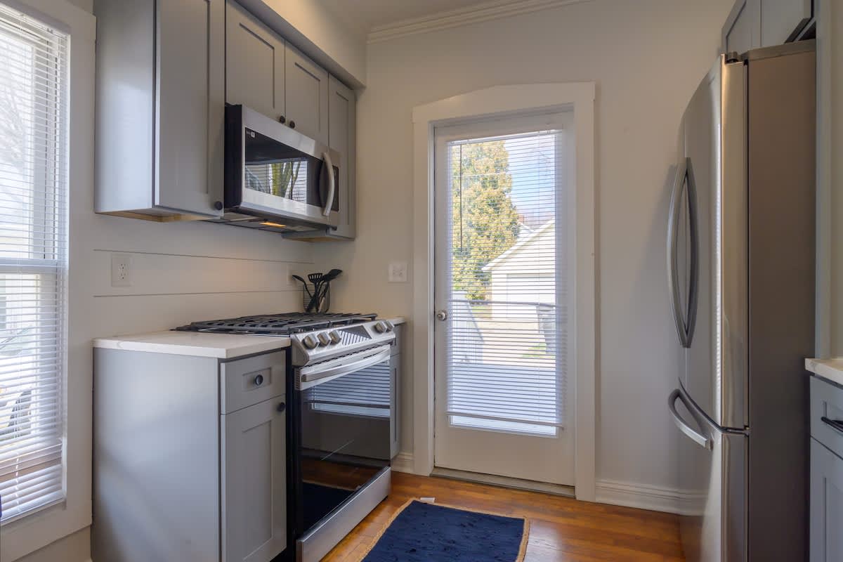4 Guest Apt Steps to Journeyman & Downtown 3 Oaks - Picture 13