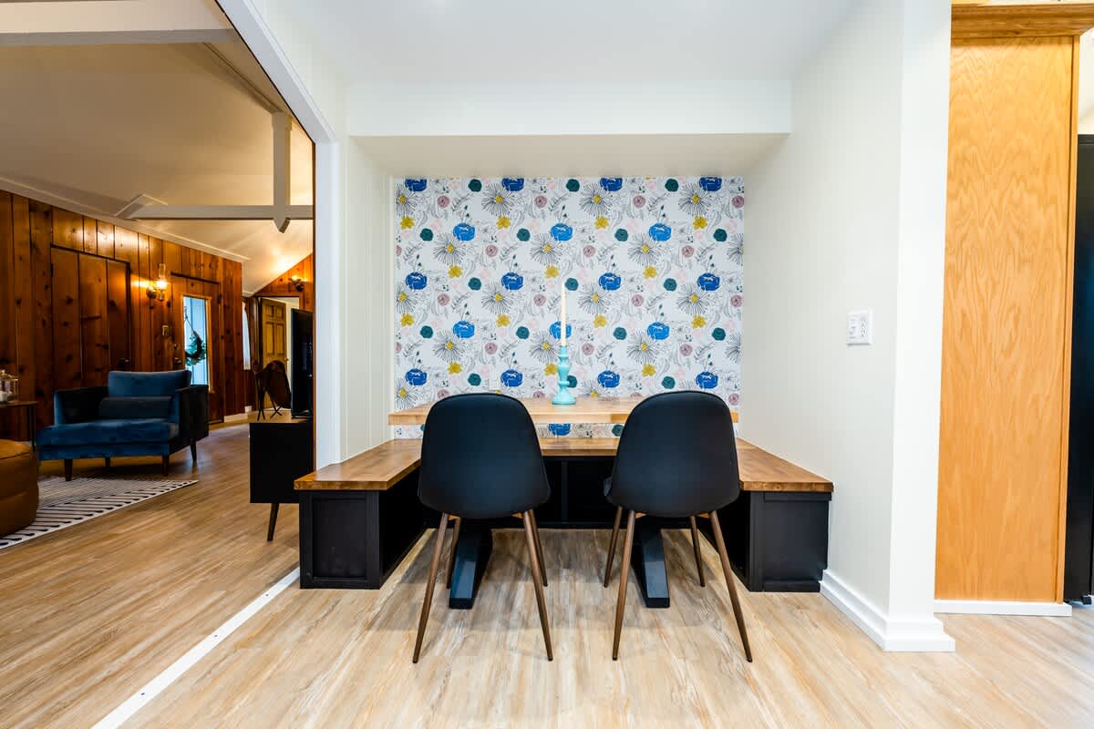 The Hideaway - 5 Minute walk to the Beach!