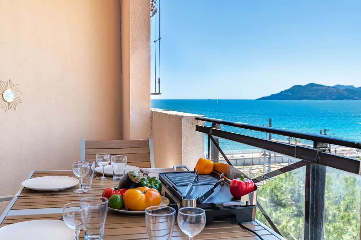 LX105 Moderne avec vue mer, piscine & accès plage — Cannes, Provence-Alpes-Côte d'Azur — vacation rental