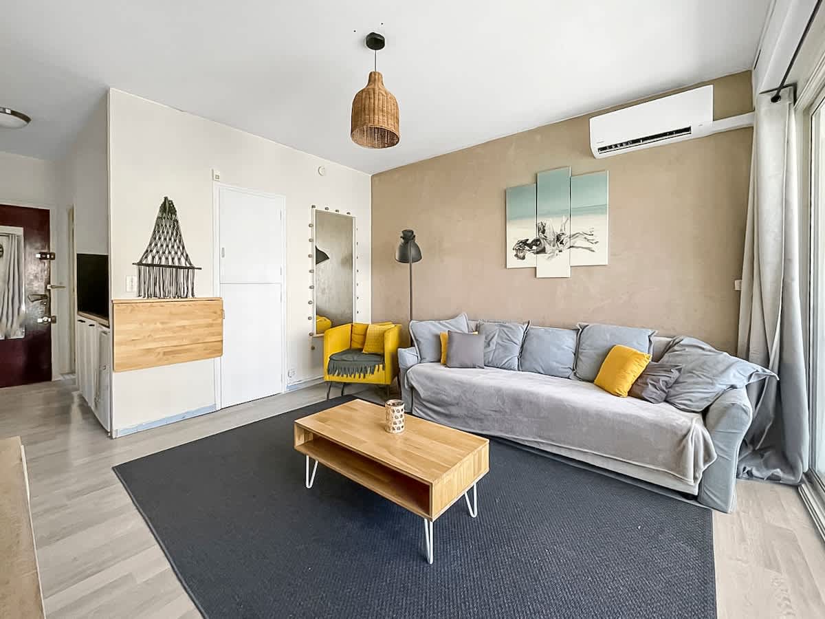 Lumineux avec loggia en centre-ville, plage à pied — La Grande-Motte, Occitanie — vacation rental