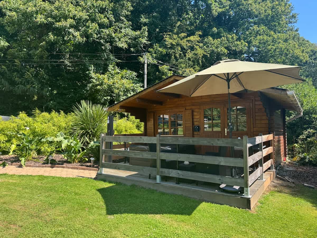 Chalet avec jacuzzi privatif nature & romantique — Saint-Gilles-de-Crétot, Normandie — vacation rental