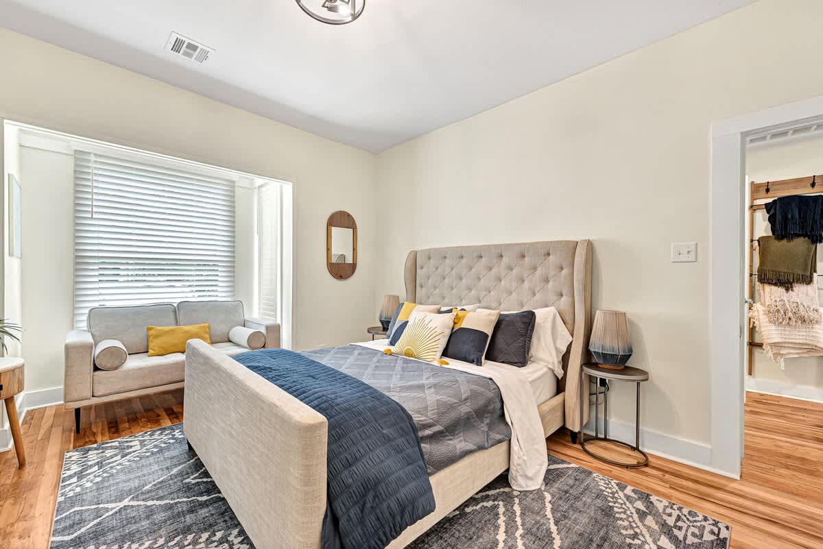 2nd Bedroom, Queen bed.
