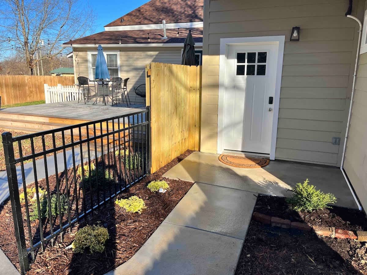 The guest house has it’s own private entrance, parking & laundry room separate from the main house.