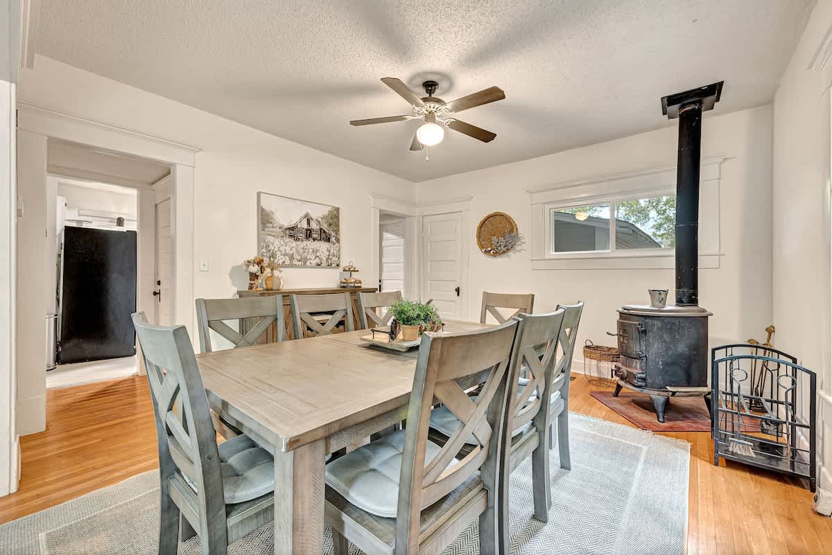 Dining Room,Dining Table,Furniture,Indoors,Table