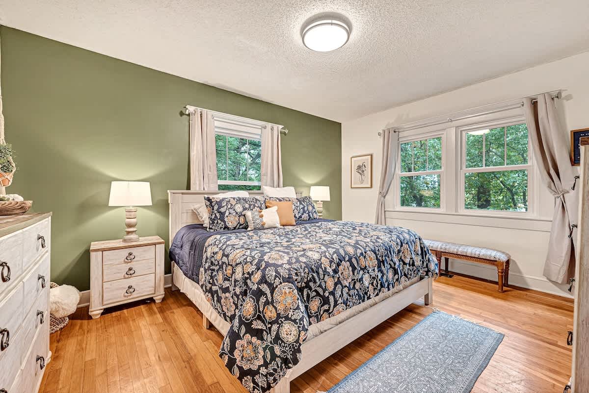 Indoors,Home Decor,Lamp,Furniture,Bed