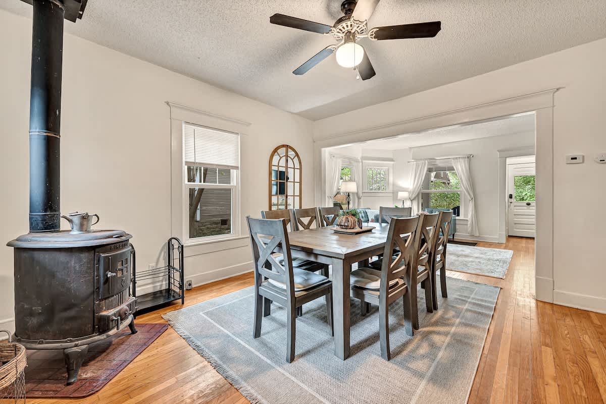 Dining Room,Dining Table,Furniture,Indoors,Table