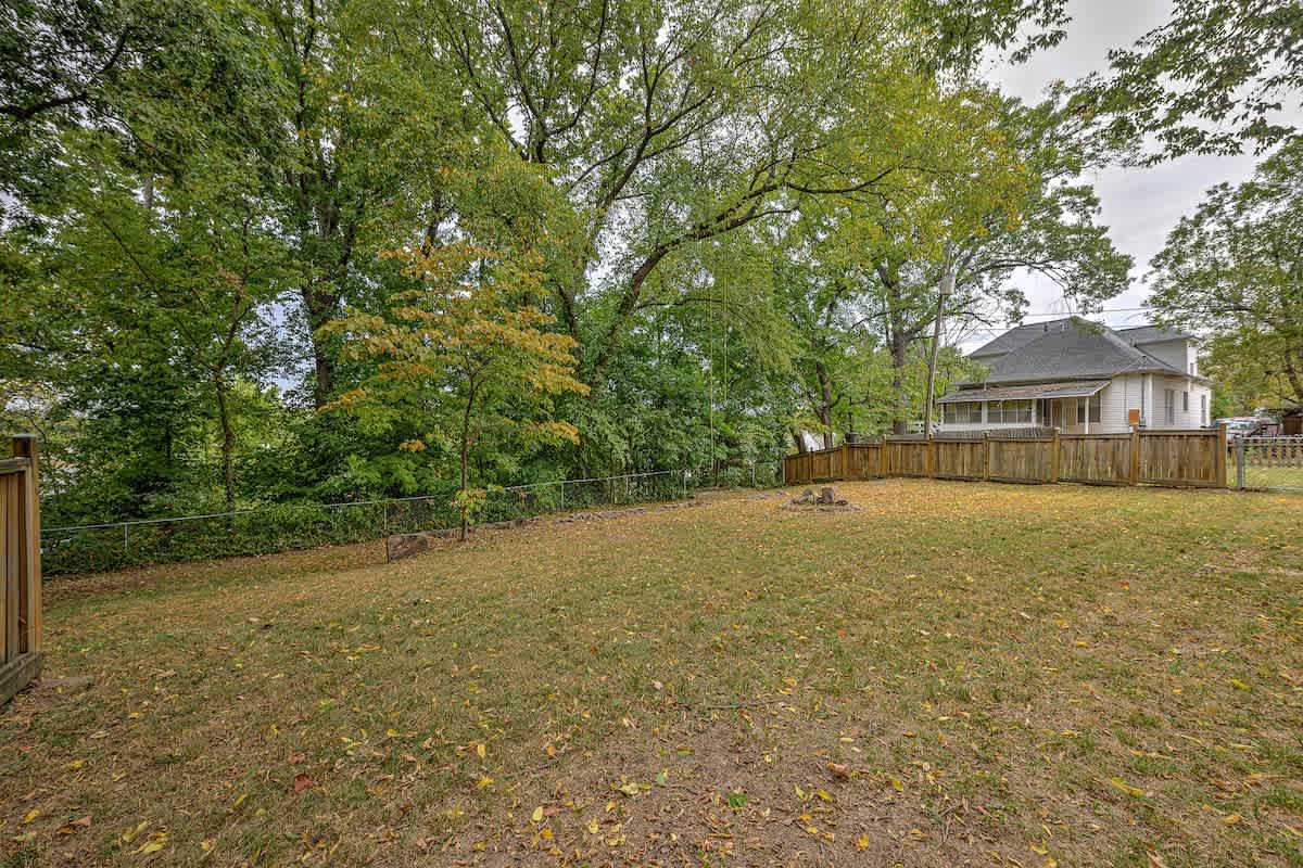Grass,Outdoors,Shelter,Nature,Yard