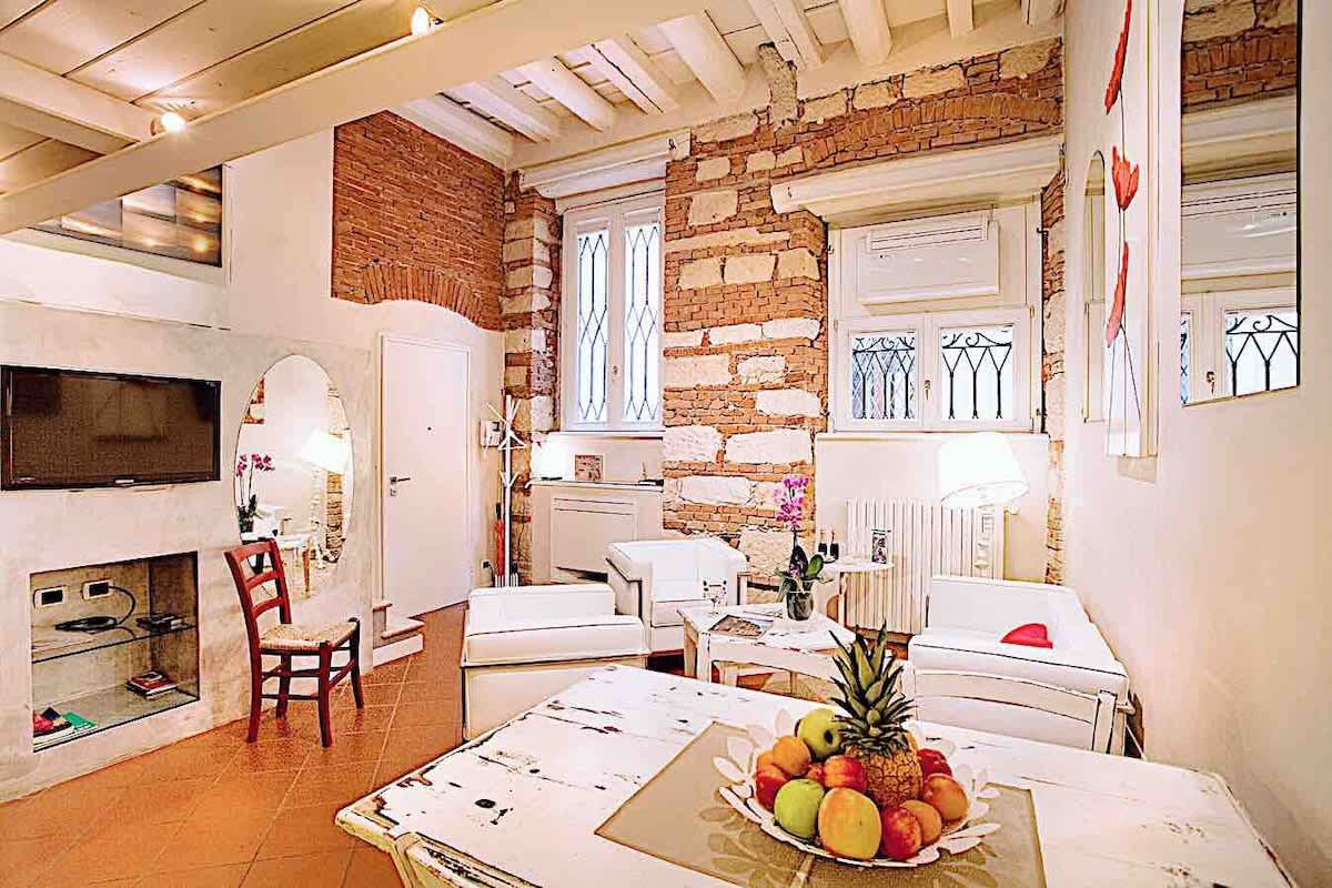 ☆Le Cadreghe-ROSSA ☆ 2PAX downtown — Verona, Veneto — vacation rental
