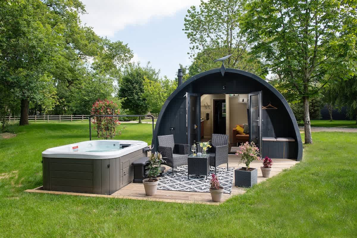 Foxes Den | Hot Tub Stay in the Cotswolds — Upper Minety, England — vacation rental