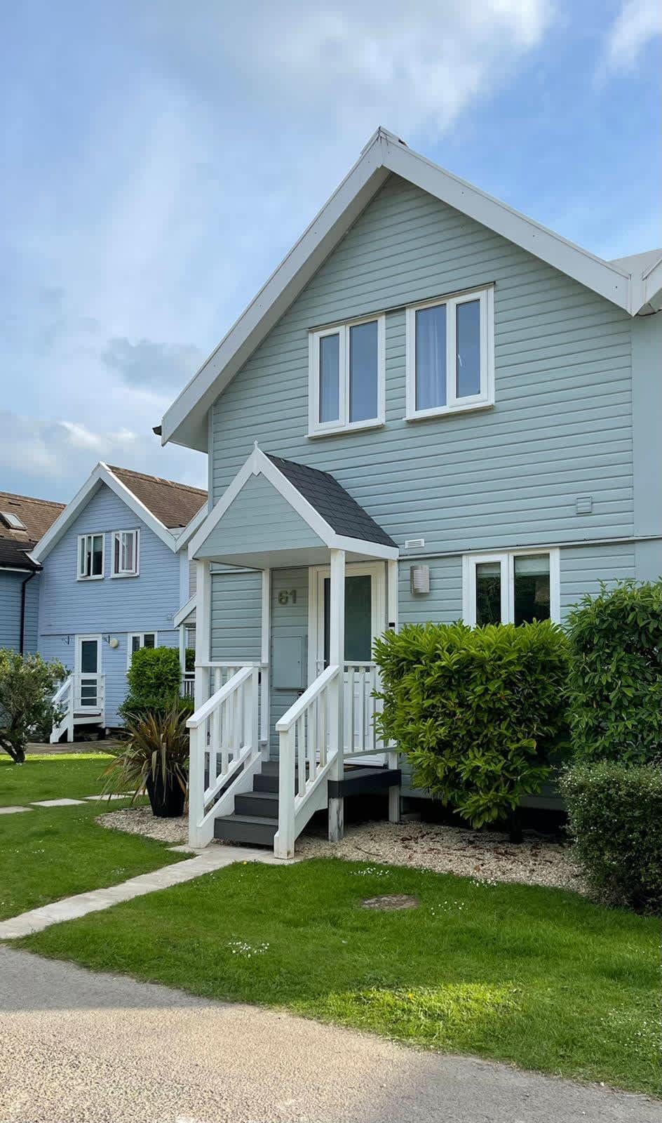 Serenity | Lakeside Cottage for 4 in Cotswolds — South Cerney, England — vacation rental