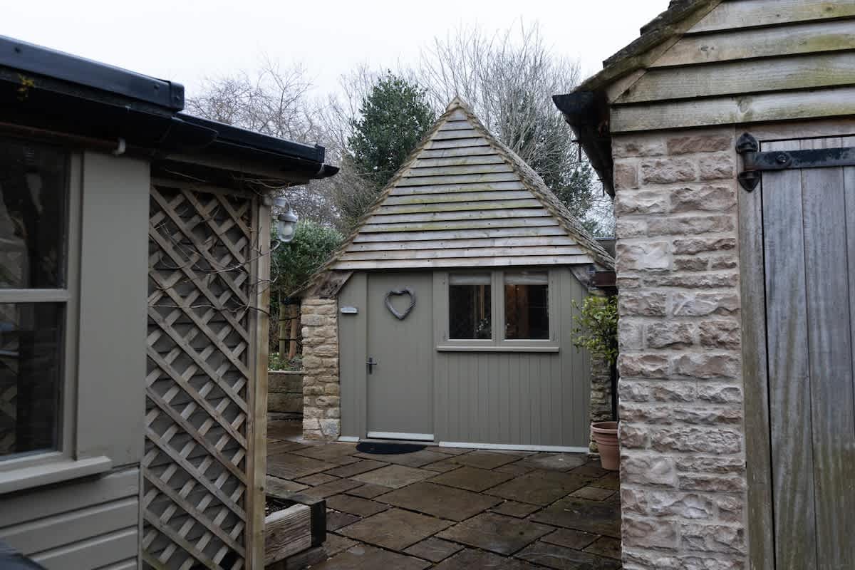The Hideaway | Cosy Cotswolds Village Stay for 2  — South Cerney, England — vacation rental
