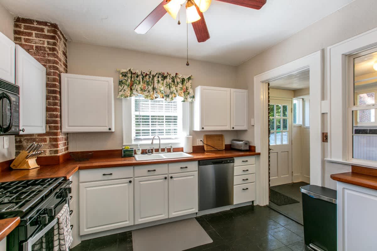 Roomy 5BR Bungalow w/ Backyard | Close to Downtown | Free Tickets