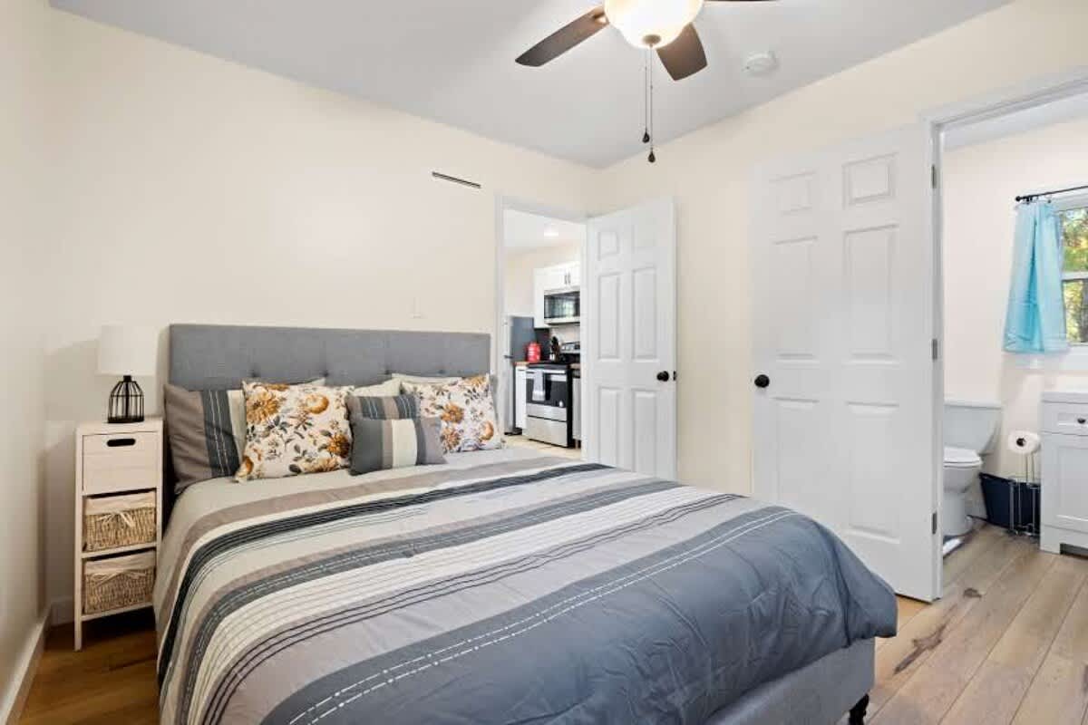 1 Bedroom Cottage near Dupont State Park