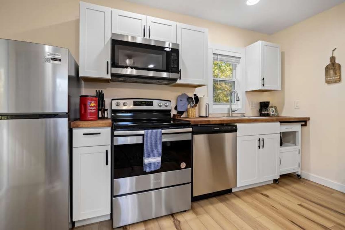 1 Bedroom Cottage near Dupont State Park