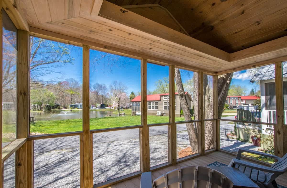 Lakeview 2BR Tiny Home near Trails, Pool + Bocce + Free Tickets — Flat Rock, NC — vacation rental