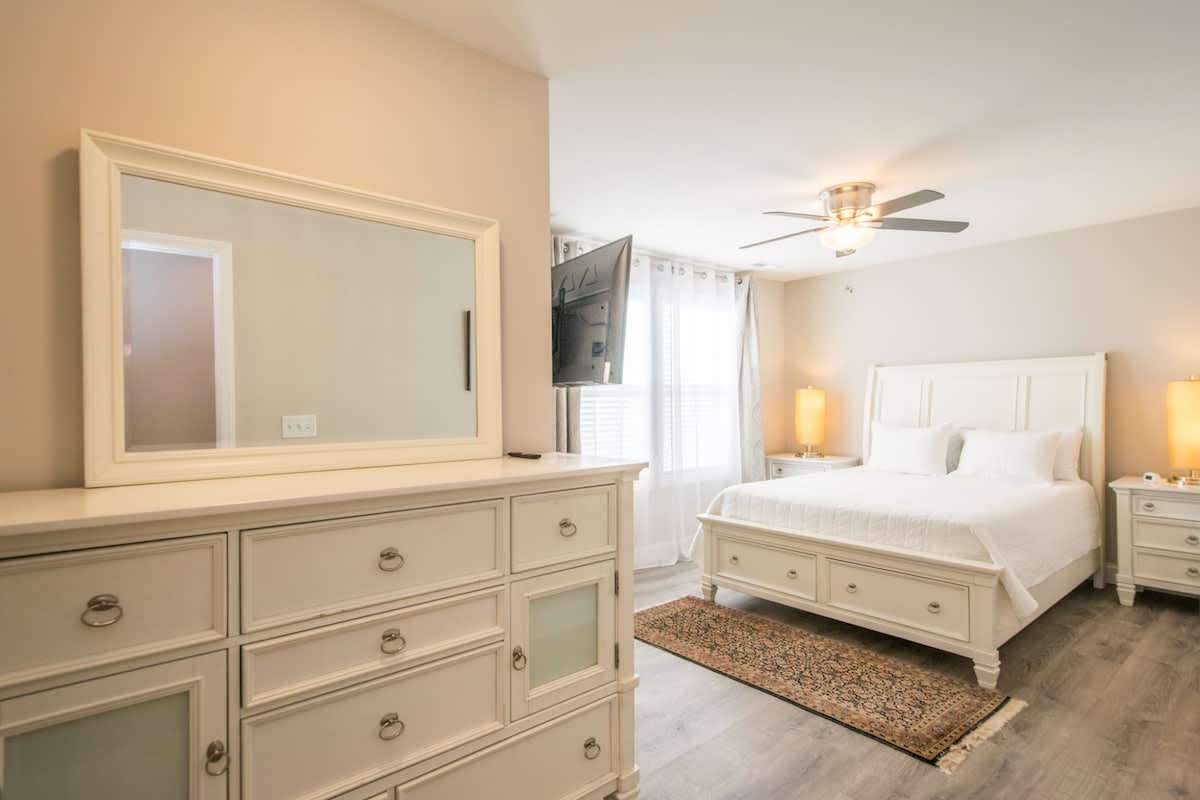 Art-Inspired Retreat | 3BR | Free Tickets 