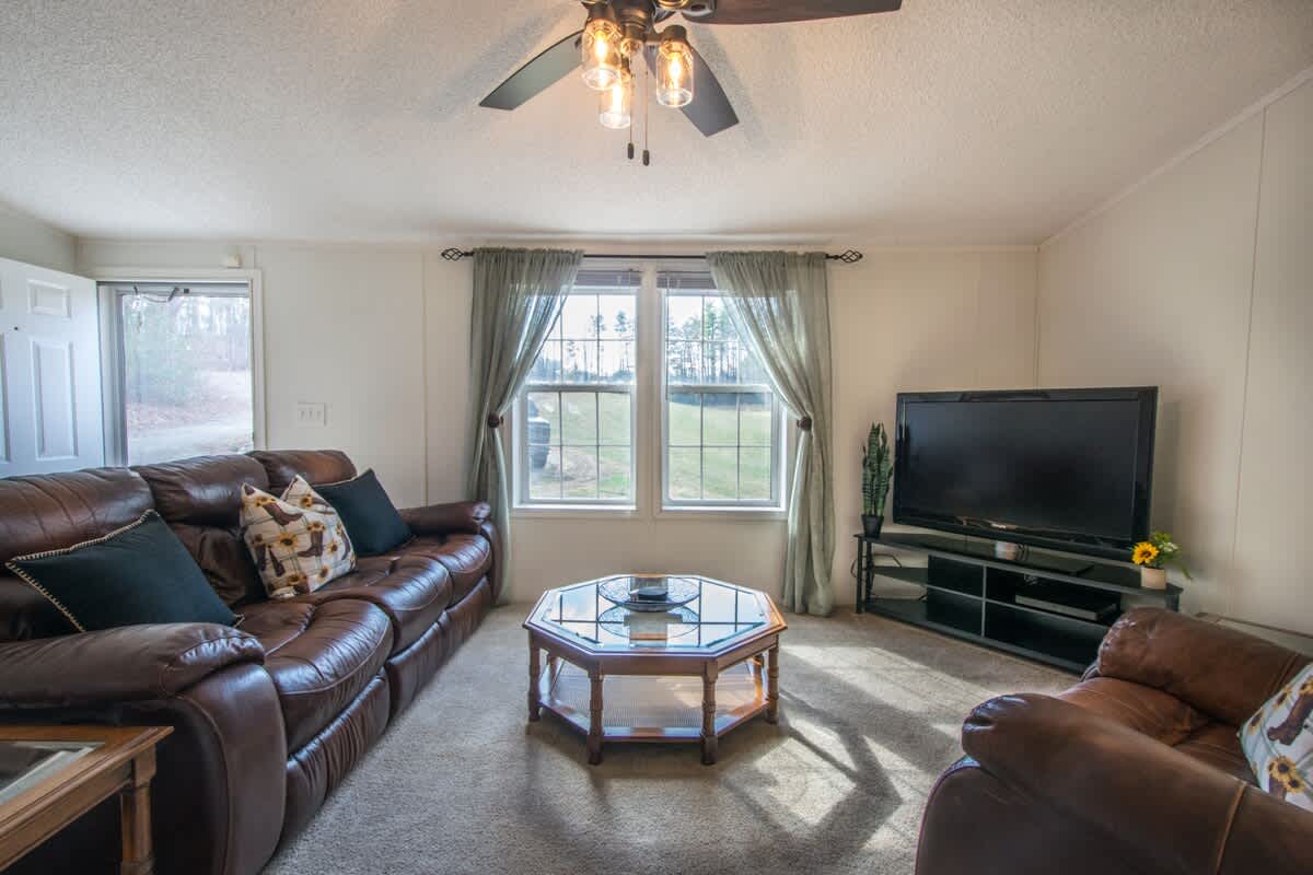 Cozy 3BR Hideaway Near Apple Orchards | Free Tix — Hendersonville, NC — vacation rental