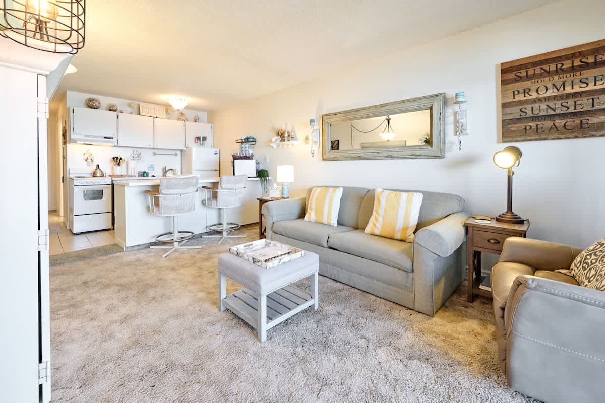 Relaxing Oceanfront Condo - Top Floor - Fireplace! 4