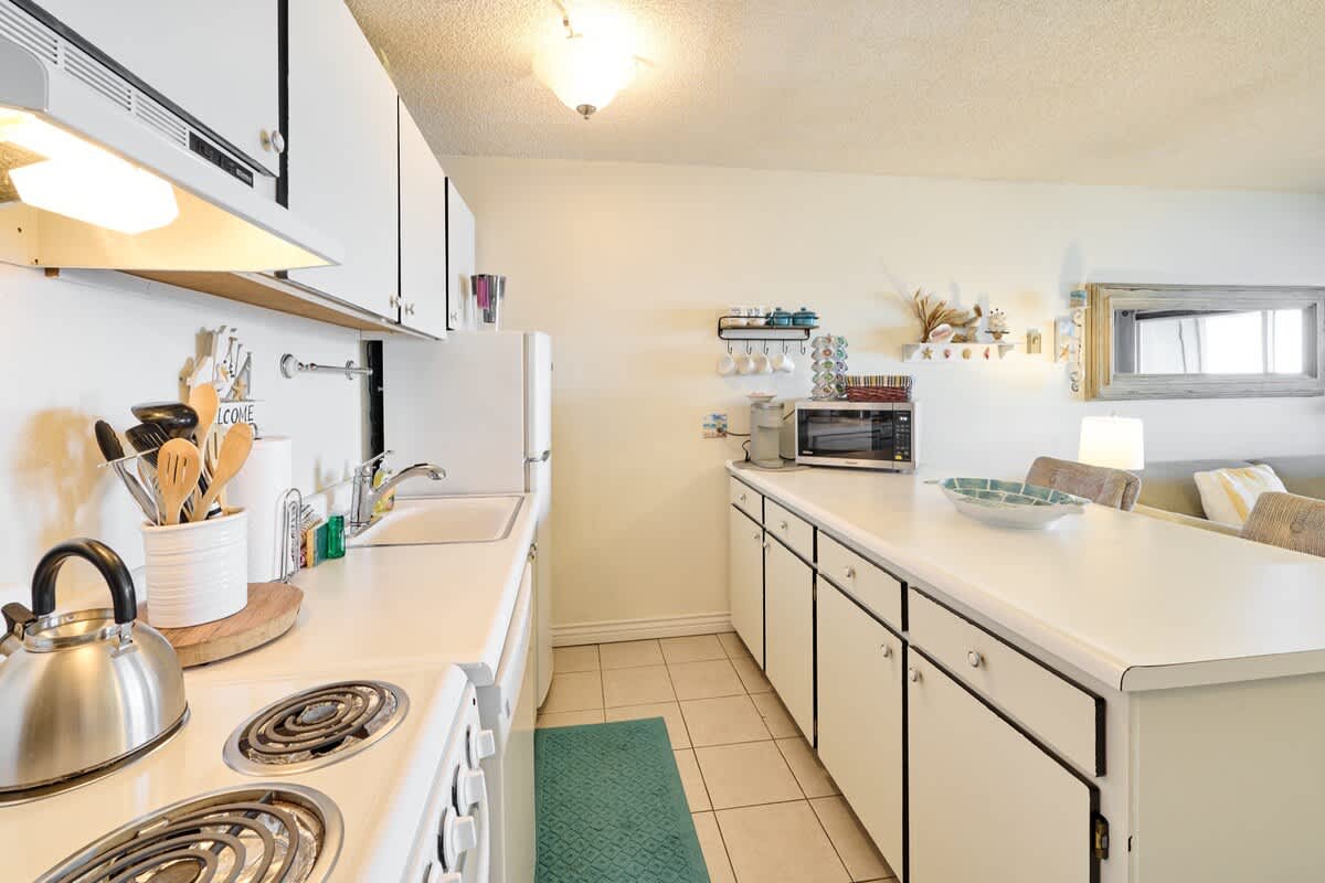 Relaxing Oceanfront Condo - Top Floor - Fireplace! 5