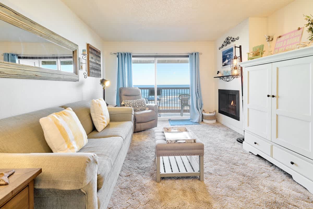 Relaxing Oceanfront Condo - Top Floor - Fireplace! 3