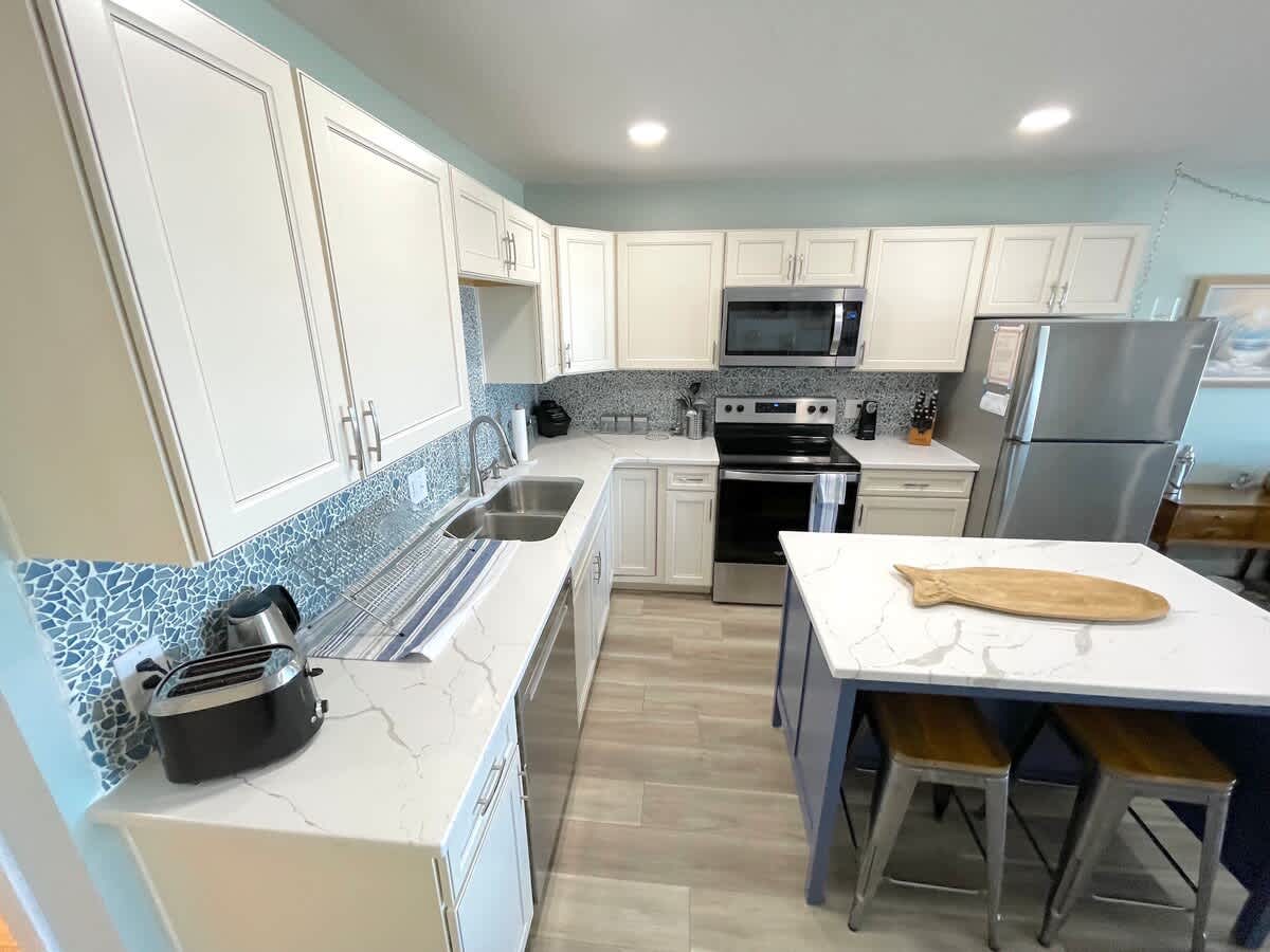 Cozy, Pet-Friendly Condo with Ocean Views! 6