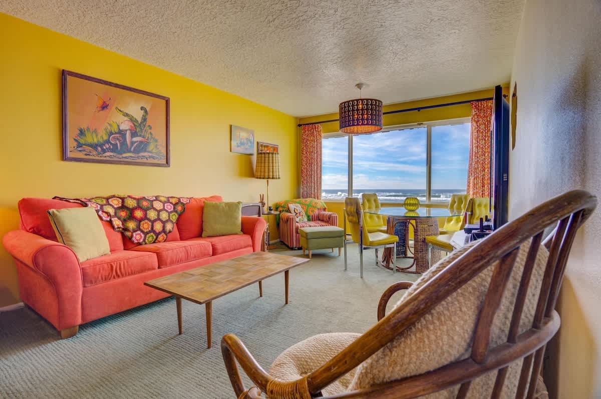 Retro Oceanfront Suite - Pool and Sauna - Second Floor - Sleeps 4